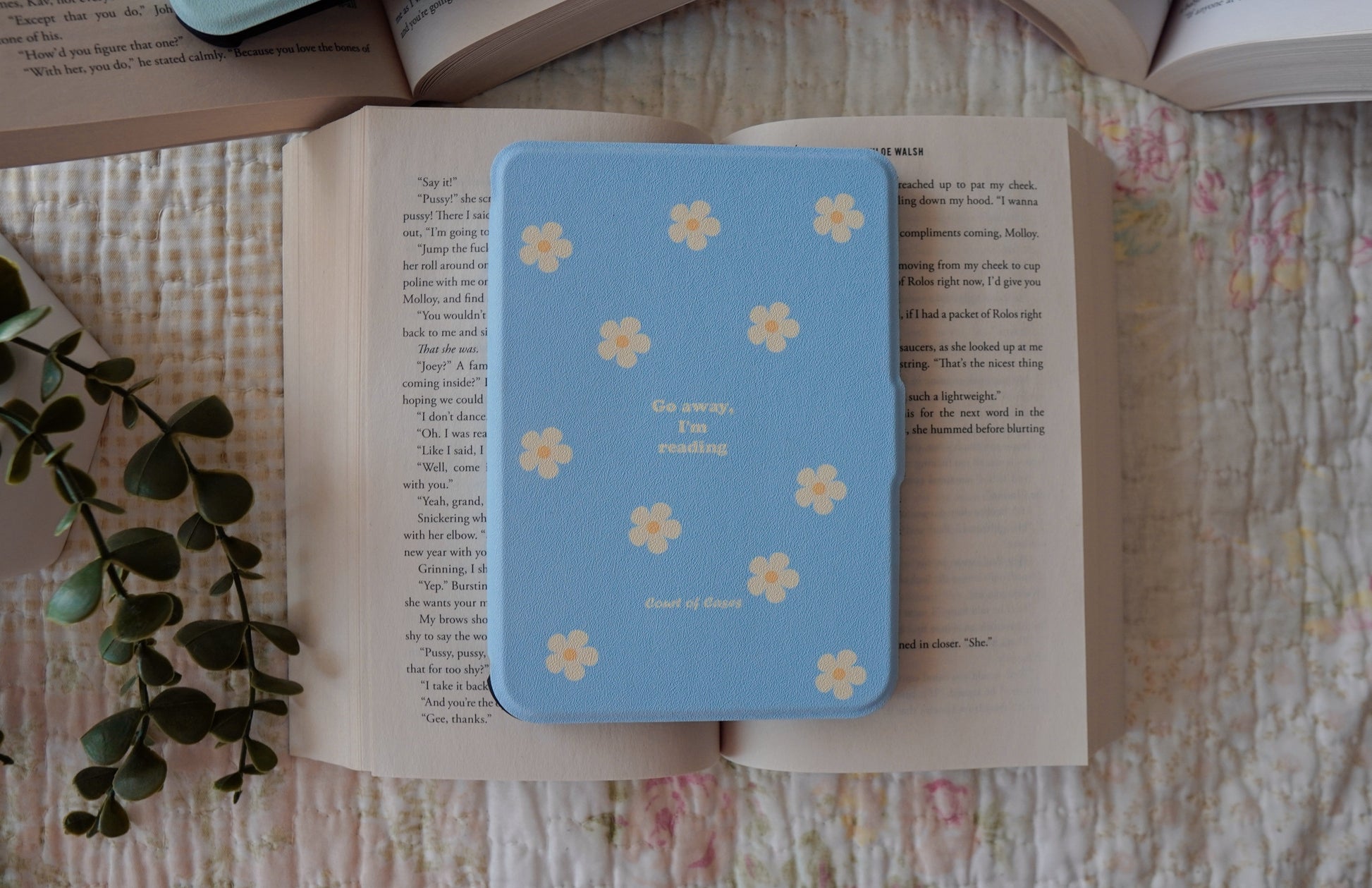 Capa Go Away I'm Reading para Kobo e Kindle com design divertido inspirado na paixão pela leitura.